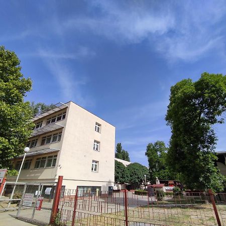 Napsugár Szálló Baja Esterno foto