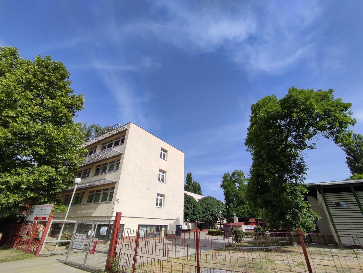 Napsugár Szálló Baja Esterno foto