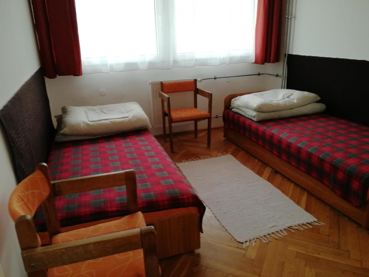 Napsugár Szálló Baja Esterno foto