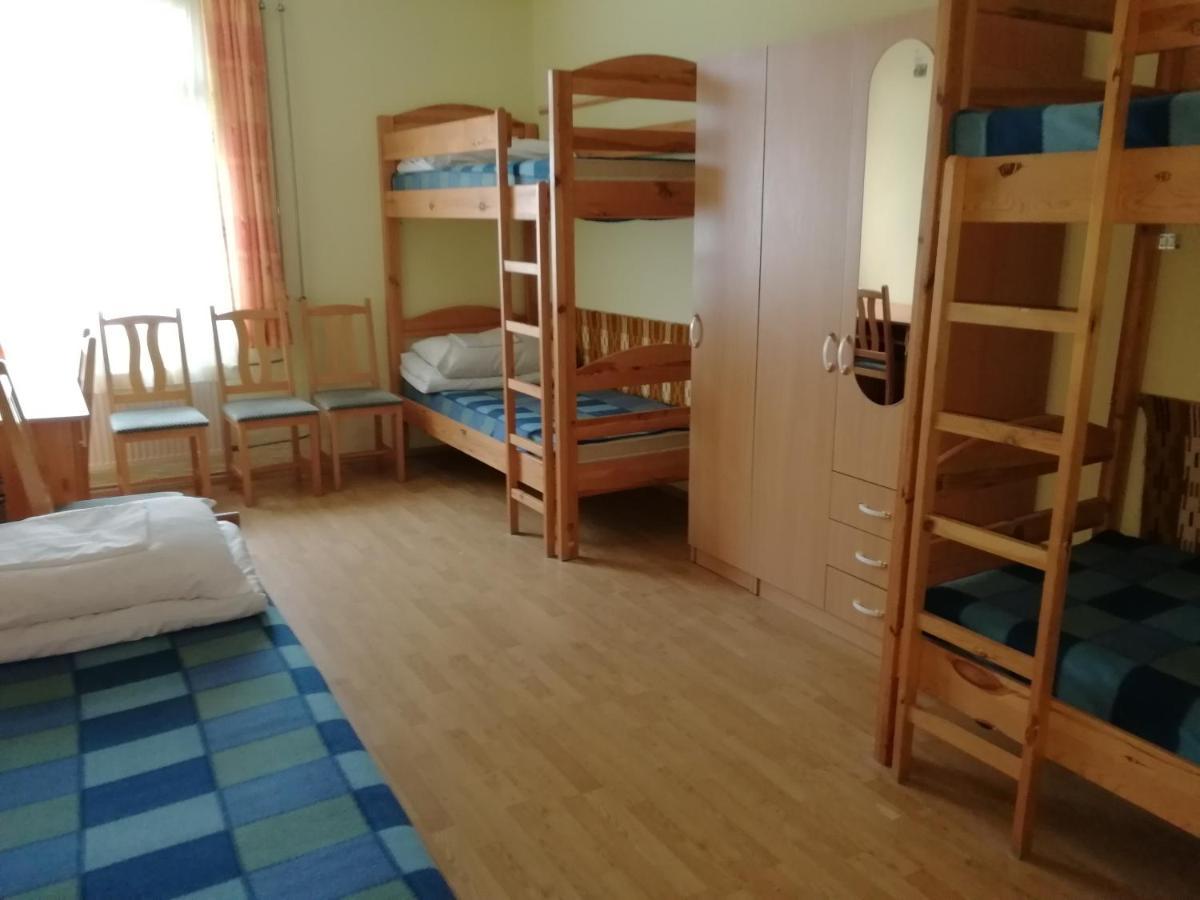 Napsugár Szálló Baja Esterno foto